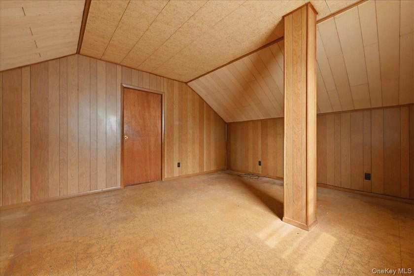 Cape Cod style detached home with 3/4 bedrooms and 1 full bath - photo 21