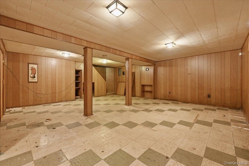 Cape Cod style detached home with 3/4 bedrooms and 1 full bath - photo 28
