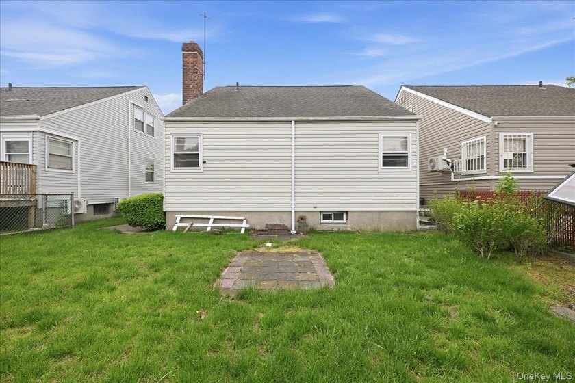 Cape Cod style detached home with 3/4 bedrooms and 1 full bath - photo 36