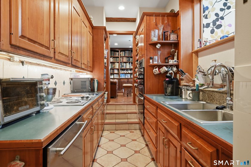 Rare opportunity to own a one-of-a-kind mountain top custom - photo 11