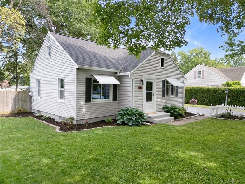 Charming Cape Cod in a quaint neighborhood. This is a *shiny - photo 2