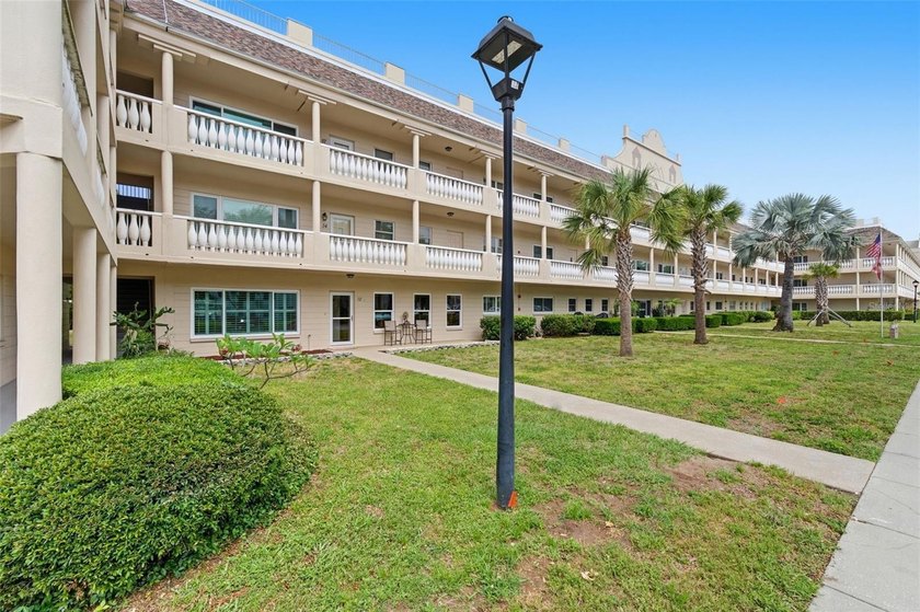 Enjoy comfortable and carefree living in this beautifully - photo 2