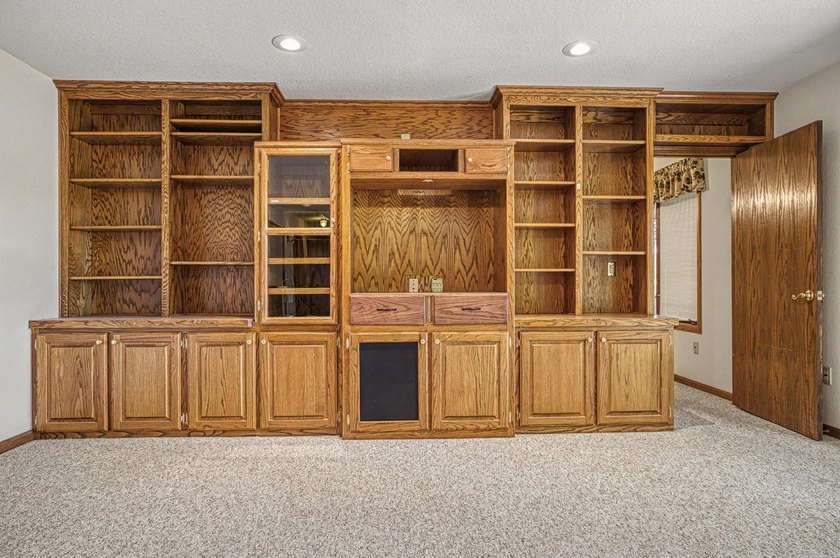 Located at 71 Tiburon Way on prestigious Lake Balboa in Hot - photo 31