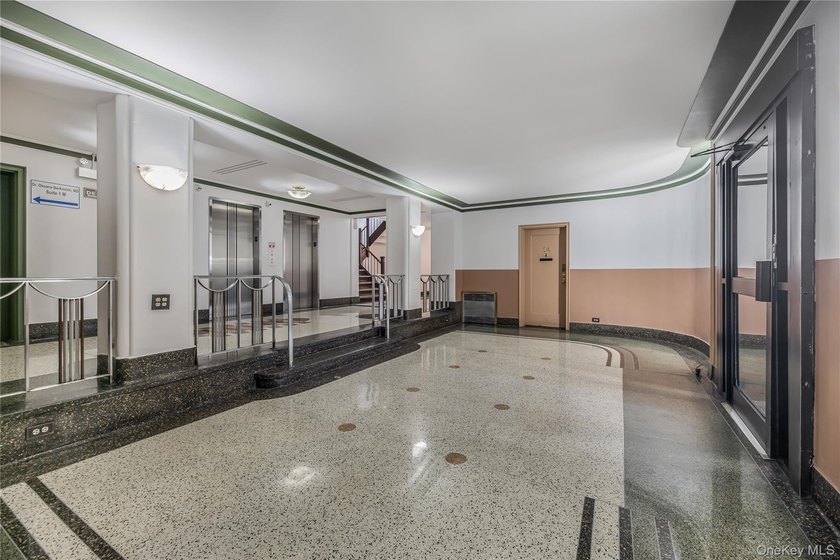 Step into this well designed 1 bed, 1 bath home with hardwood - photo 15