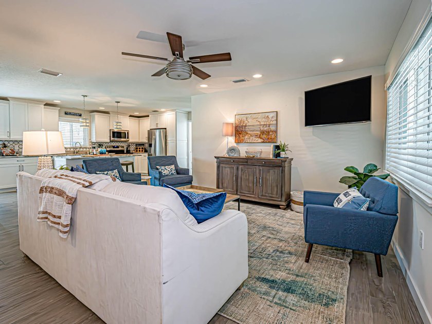 Welcome to this waterfront single-story residence in Coral Cove - photo 16