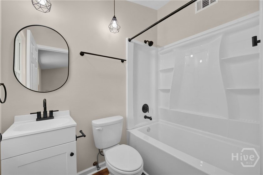 What a STUNNING transformation! Completley renovated 3 bedroom - photo 22