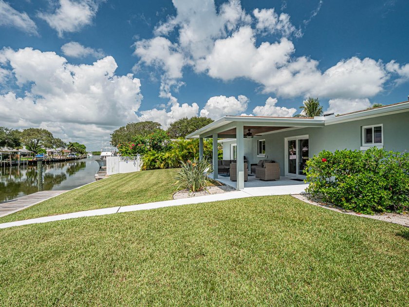 Welcome to this waterfront single-story residence in Coral Cove - photo 26
