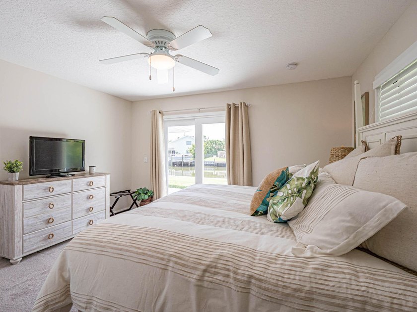 Welcome to this waterfront single-story residence in Coral Cove - photo 28
