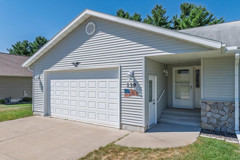 Welcome home to this 3 bedroom/3 bath home near the golf course - photo 32