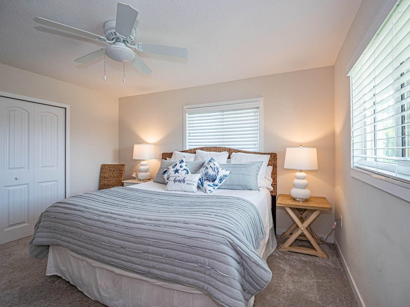 Welcome to this waterfront single-story residence in Coral Cove - photo 32