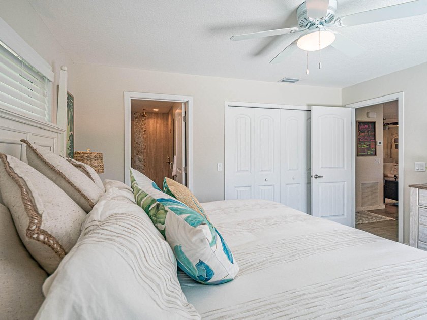 Welcome to this waterfront single-story residence in Coral Cove - photo 37