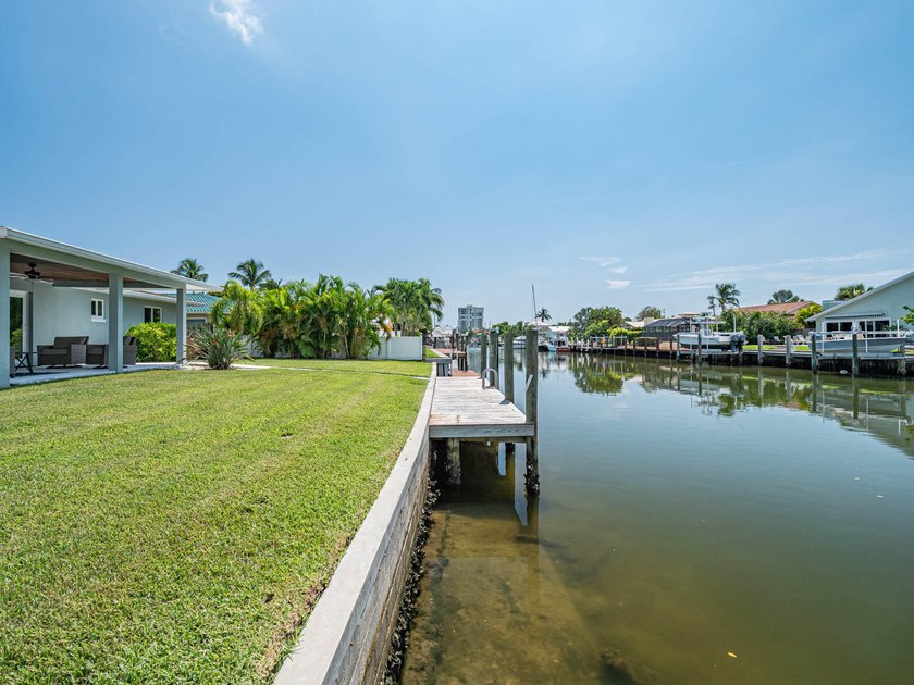 Welcome to this waterfront single-story residence in Coral Cove - photo 41