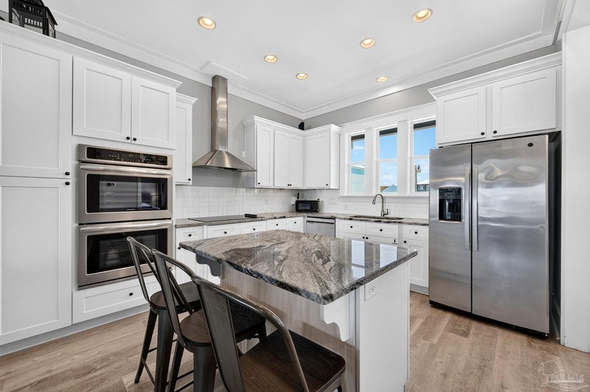 Canal-front, fully furnished 5BR/4.5BA beach home sleeps 17 and - photo 8