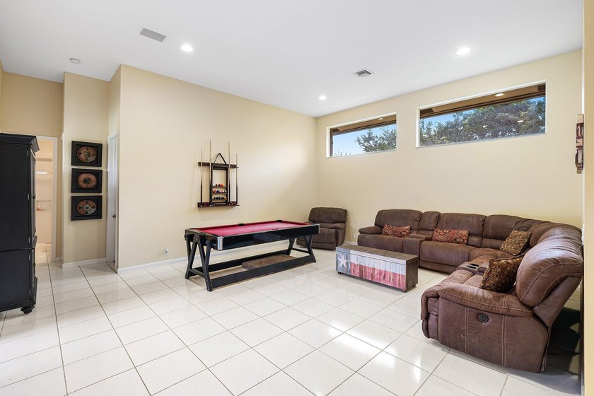 Welcome to your own private oasis. Nestled on a quiet cul-de-sac - photo 18
