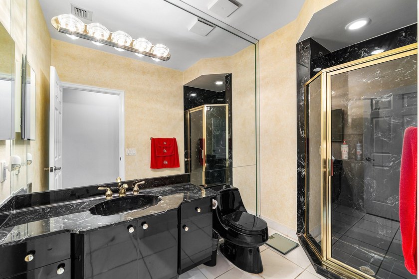 Welcome to your own private oasis. Nestled on a quiet cul-de-sac - photo 31