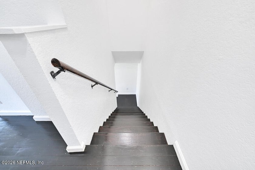 This beautifully refreshed condo has been completely cleaned and - photo 14