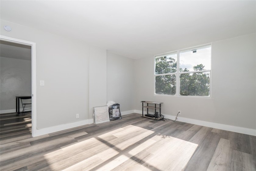 Top floor, corner unit with great water views and sunsets - photo 19