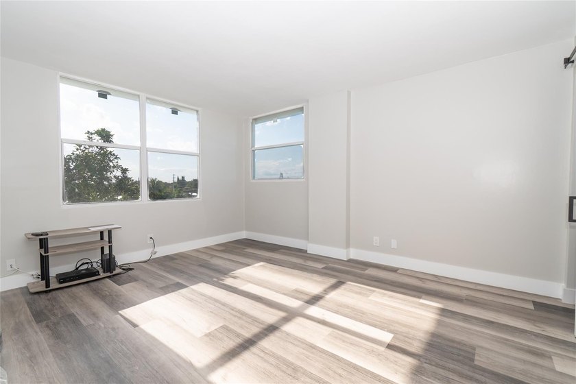 Top floor, corner unit with great water views and sunsets - photo 20