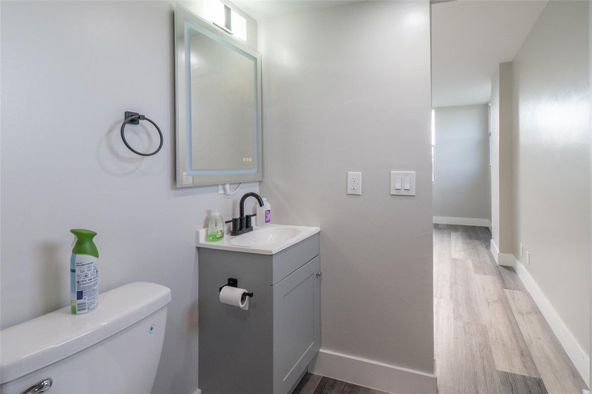 Top floor, corner unit with great water views and sunsets - photo 23