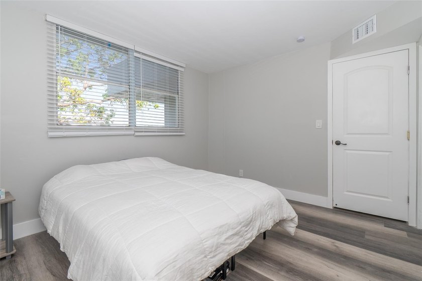 Top floor, corner unit with great water views and sunsets - photo 27