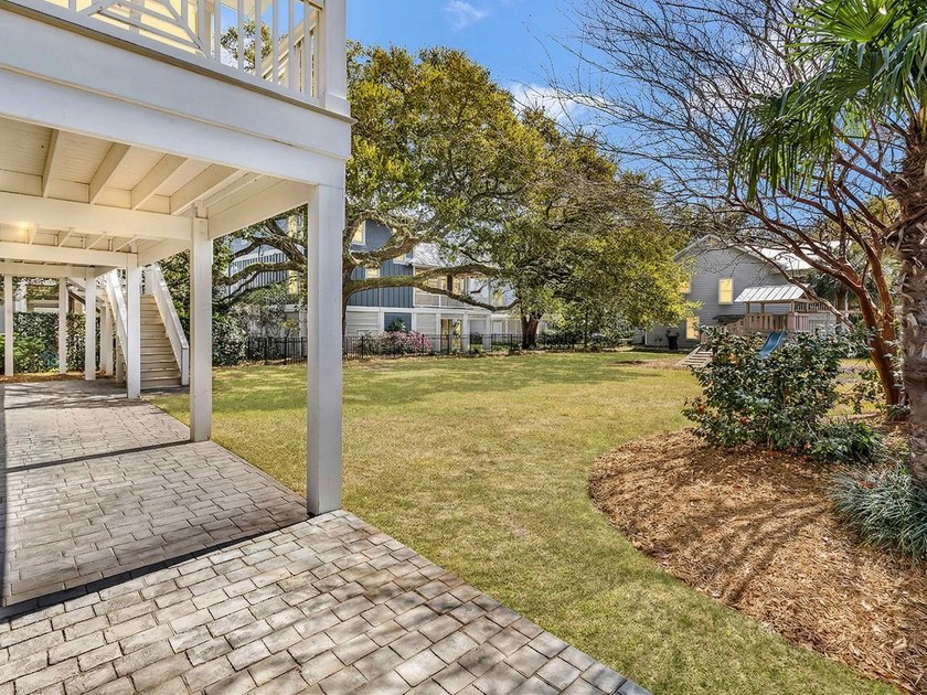 BEAUTIFUL CUSTOM 4-bedroom, 3.5-bath home brings together - photo 36