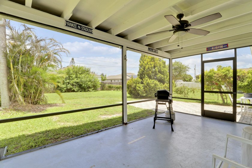 Discover this charming 2Bd, 2Ba Single Family home. Centrally - photo 19