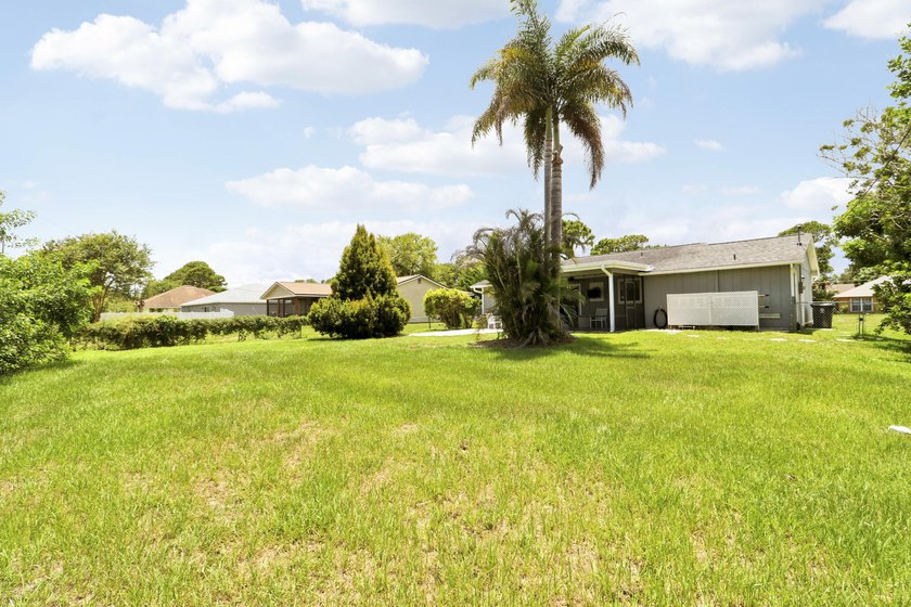 Discover this charming 2Bd, 2Ba Single Family home. Centrally - photo 22