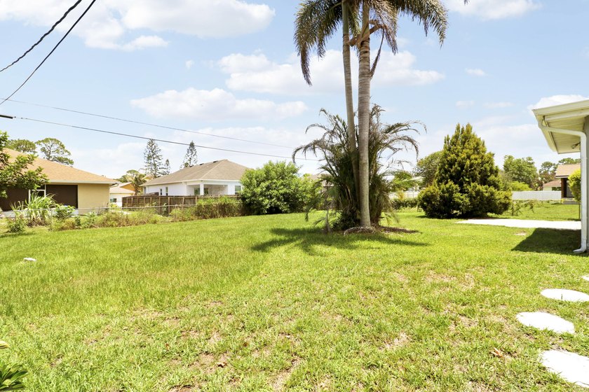 Discover this charming 2Bd, 2Ba Single Family home. Centrally - photo 23