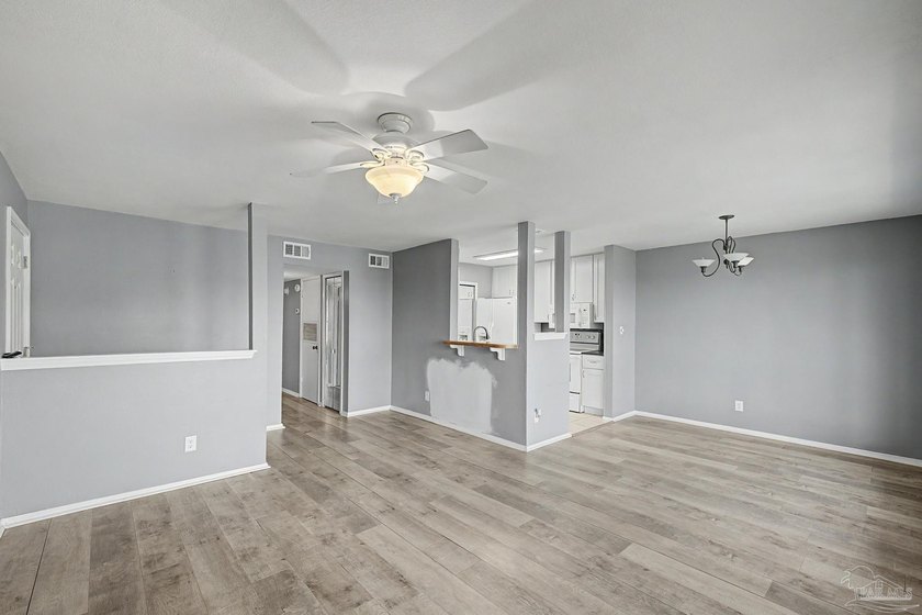 Beautiful 2 bedroom, 2 bath waterfront condo in Gulf Breeze - photo 6