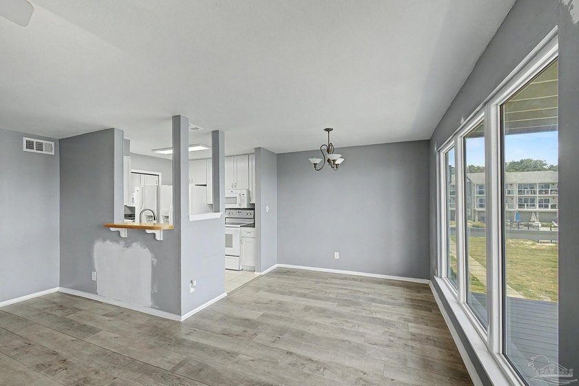Beautiful 2 bedroom, 2 bath waterfront condo in Gulf Breeze - photo 8