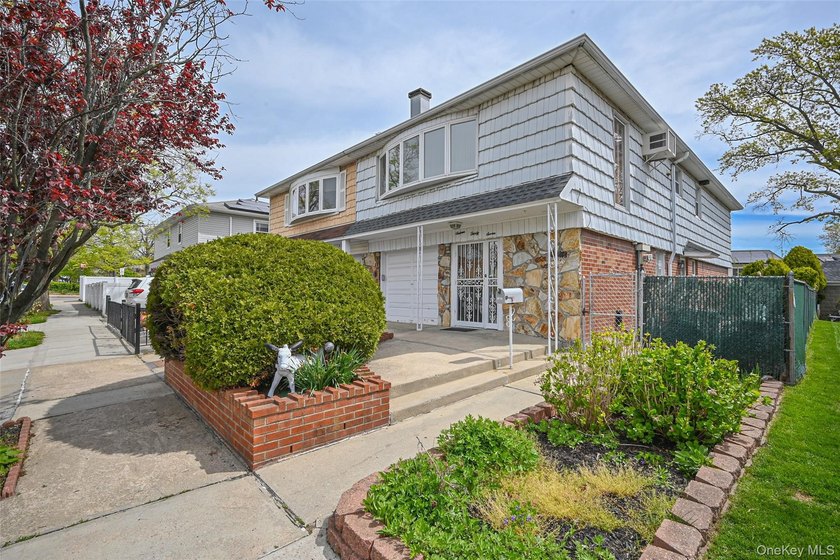 Legal semi-detached 2-family home in desirable Whitestone - photo 2