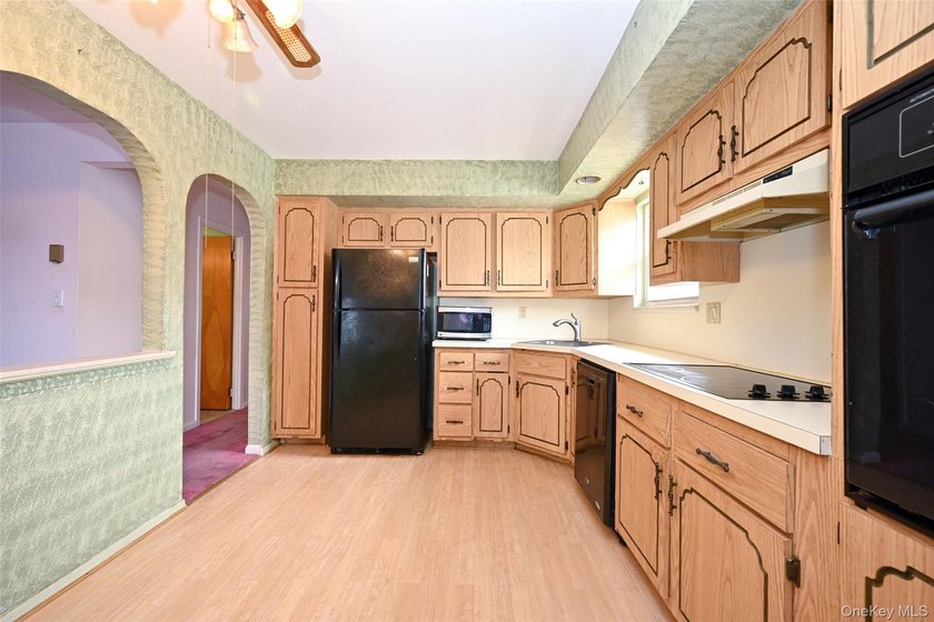 Legal semi-detached 2-family home in desirable Whitestone - photo 4