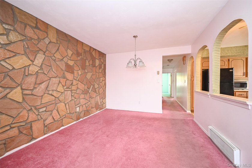 Legal semi-detached 2-family home in desirable Whitestone - photo 7