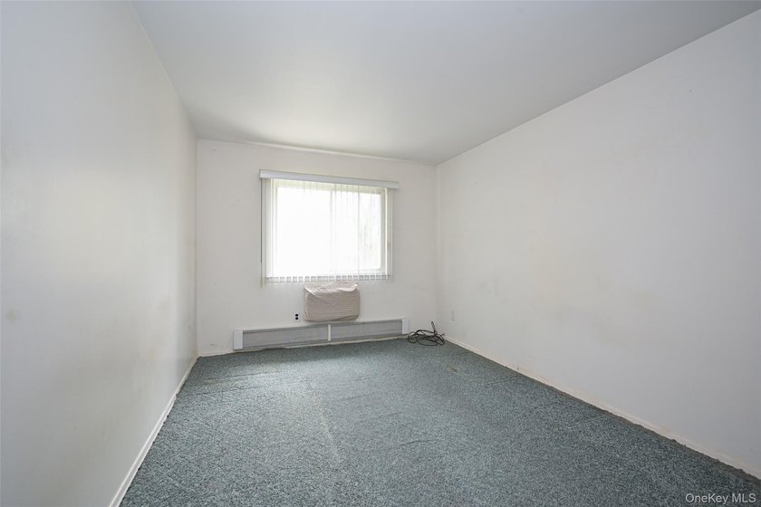 Legal semi-detached 2-family home in desirable Whitestone - photo 10