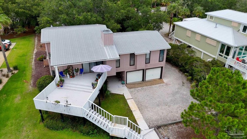 This warm and welcoming Ono Island waterfront home in Orange - photo 2