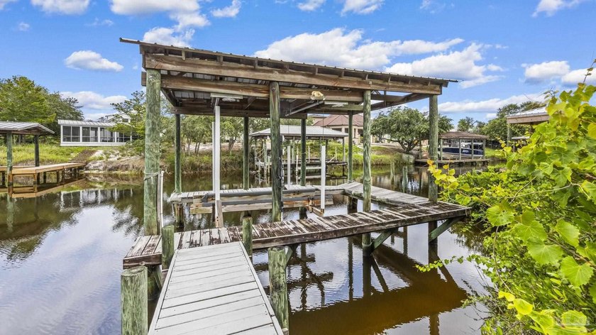 This warm and welcoming Ono Island waterfront home in Orange - photo 9