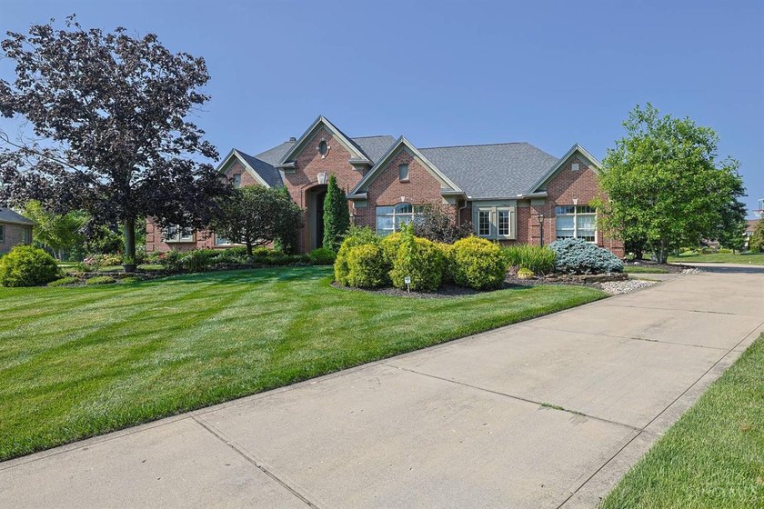 Custom built brick &amp; stone ranch on cul-de-sac in one of Mason's - photo 2