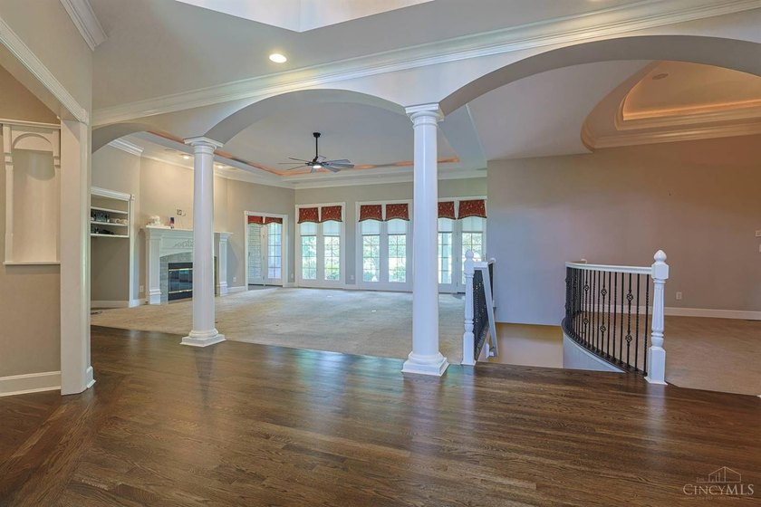 Custom built brick &amp; stone ranch on cul-de-sac in one of Mason's - photo 5