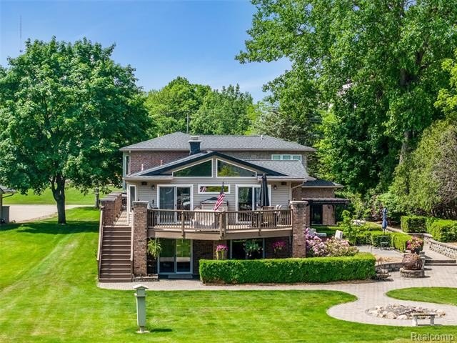 Situated in one of the most coveted waterfront settings on the - photo 46