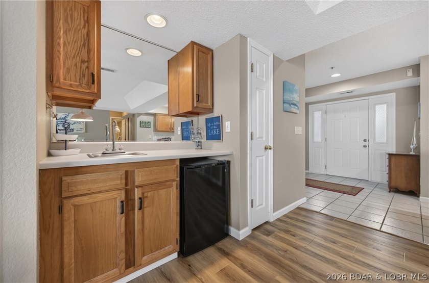 Life at Lake of the Ozarks is calling with this Gorgeous Condo - photo 11