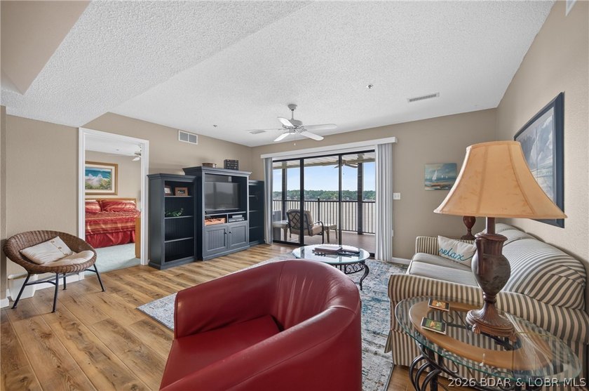 Life at Lake of the Ozarks is calling with this Gorgeous Condo - photo 12