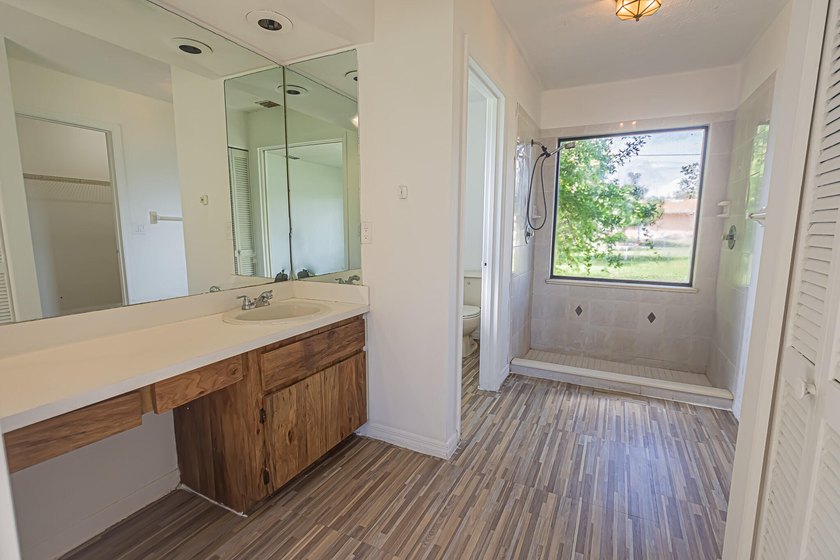 Opportunity awaits! This freshly painted 2-bedroom, 2-bath home - photo 12
