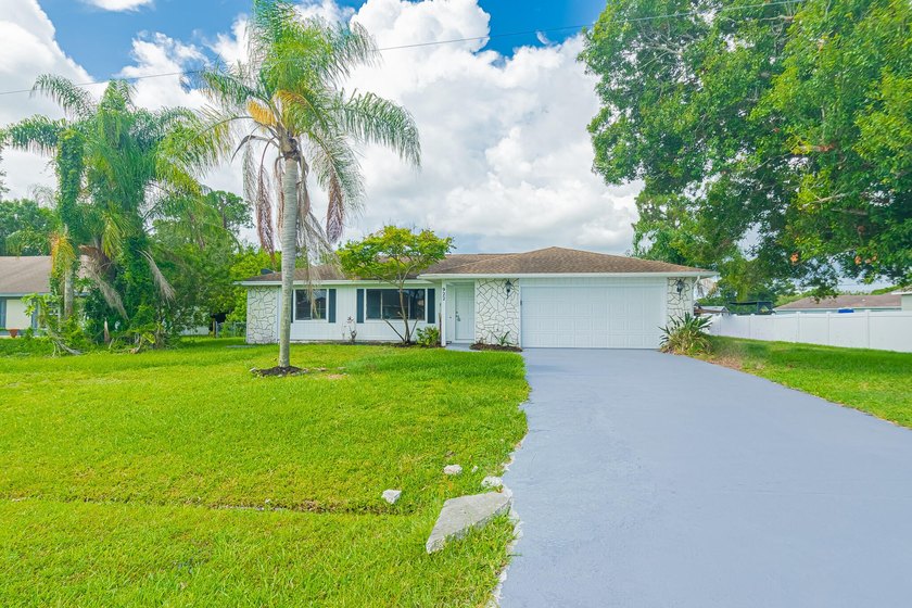 Opportunity awaits! This freshly painted 2-bedroom, 2-bath home - photo 21