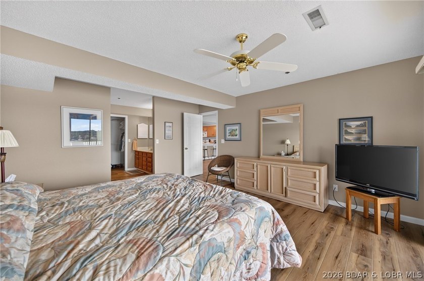 Life at Lake of the Ozarks is calling with this Gorgeous Condo - photo 22