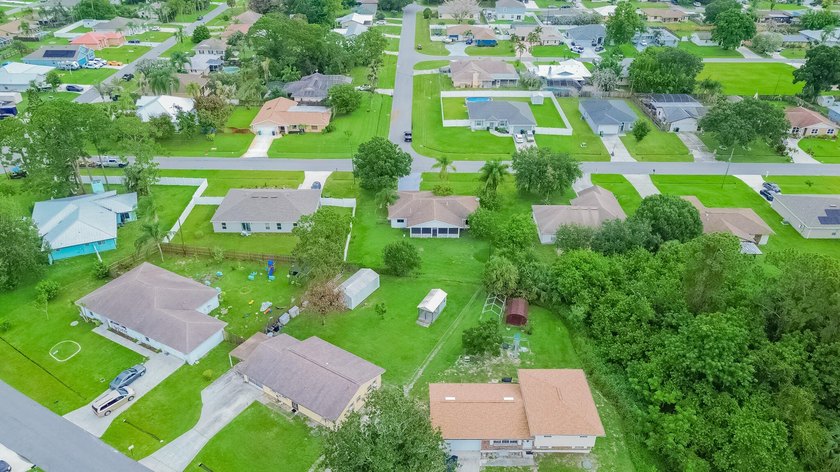 Opportunity awaits! This freshly painted 2-bedroom, 2-bath home - photo 24