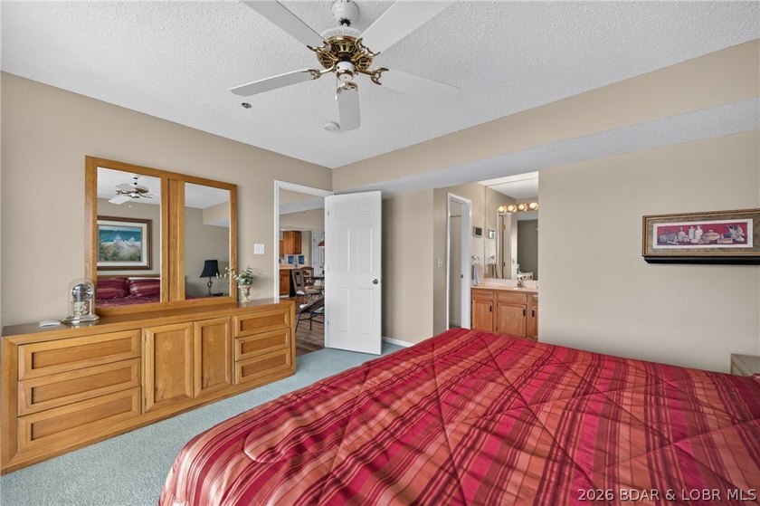 Life at Lake of the Ozarks is calling with this Gorgeous Condo - photo 27