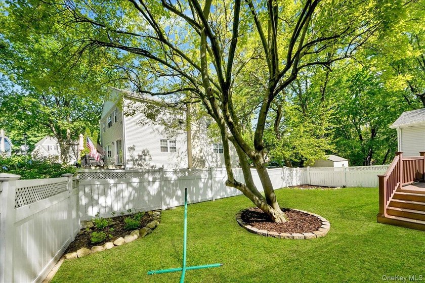 Beautifully maintained home offering the perfect blend of - photo 3