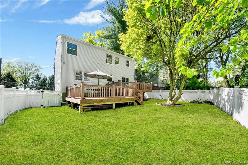 Beautifully maintained home offering the perfect blend of - photo 4