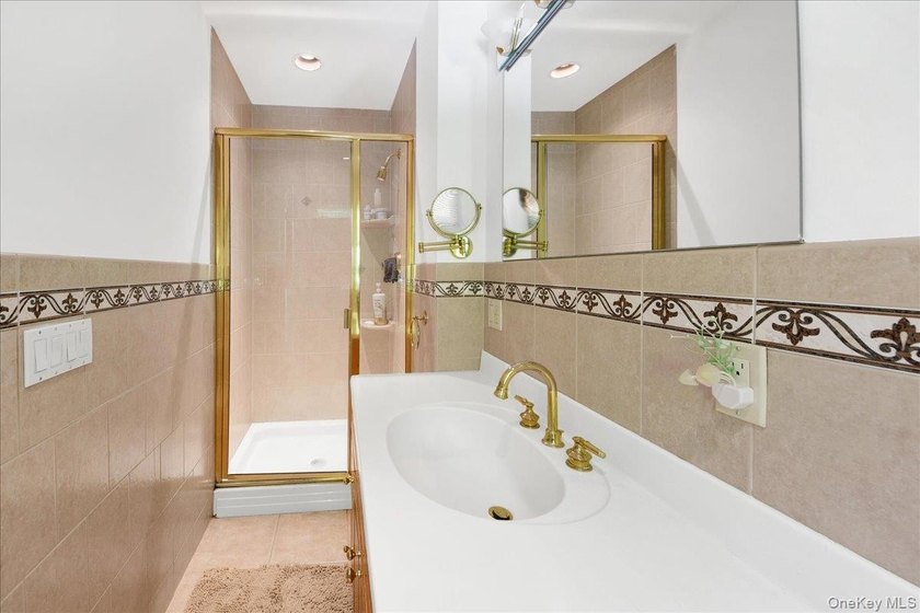 Beautifully maintained home offering the perfect blend of - photo 9