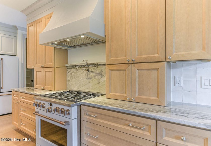 Exceptional new construction. As you step inside, your eyes are - photo 13